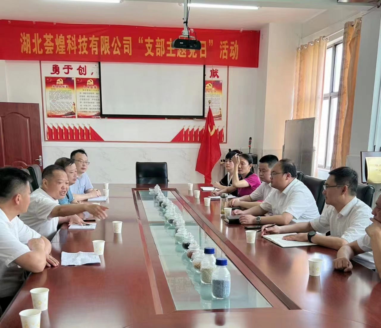 裴市長(cháng)來(lái)公司走訪(fǎng)調研